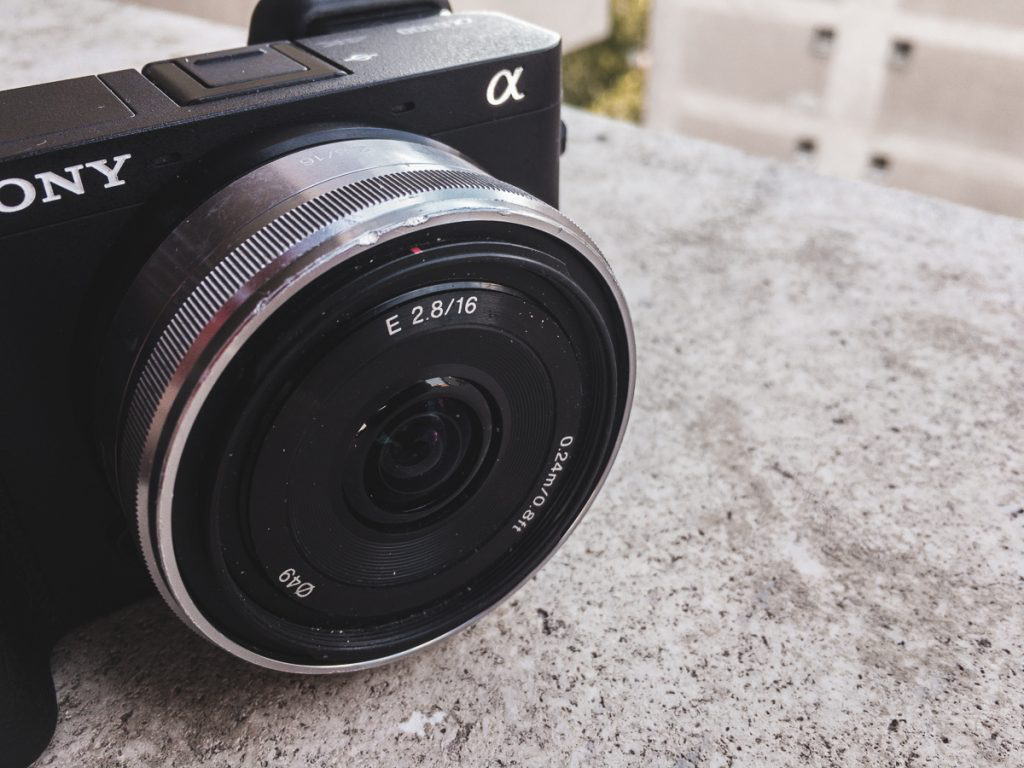 Sony-E-16mm-f2.8-mounted-1024x768.webp
