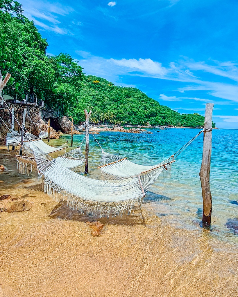 Playa con Hamacas.jpg